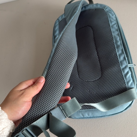Hydro Flask Blue Sling Bag - Picture 7 of 8
